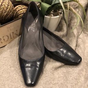 Aerosols Cheerful Black Leather pumps
